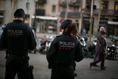 Los Mossos Investigan La Desaparicion De Un Kilo De Cocaina En La Comisaria De Sant Feliu De Guixols Cataluna El Pais