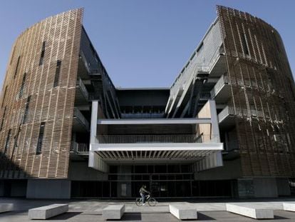 Edificio del Parque de Investigaci&oacute;n Biom&eacute;dica de Barcelona, sede de IAT.