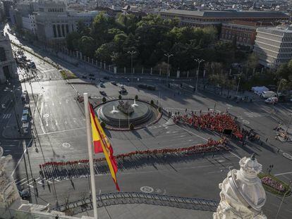 Vista del rodaje de la película <CF1123>Way Down</CF> en la plaza de Cibeles desde la terraza del Ayuntamiento de Madrid.