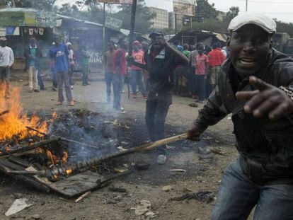 Simpatizantes de Odinga protestan este miércoles en el barrio de Mathare.