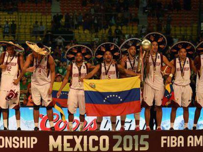 Los jugadores venezolanos celebran su victoria.