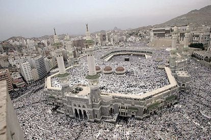 Perspectiva del santuario de La Meca, inundado de peregrinos.