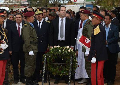 El primer ministro Chahed durante la conmemoraci&oacute;n del aniversario de la batalla de Ben Guerdane