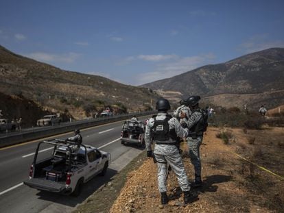 Elementos de la Guardia Nacional en una carretera cerca de Tijuana (Estado de Baja California), en septiembre de 2023.