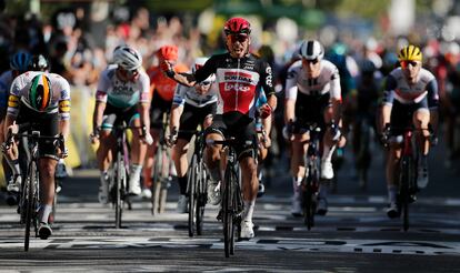 Caleb Ewan celebra su victoria en la tercera etapa del Tour.