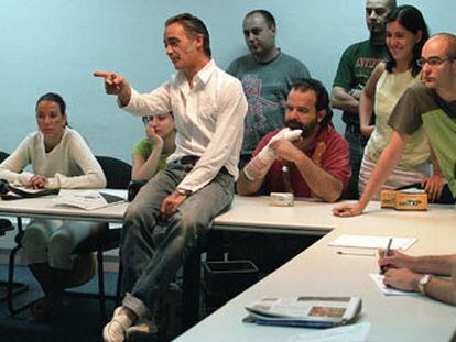 García-Alix,  durante una clase del taller de fotografía.