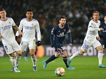 Kroos, Casemiro, Messi y Modric, en una acción del PSG-Real Madrid de este martes.