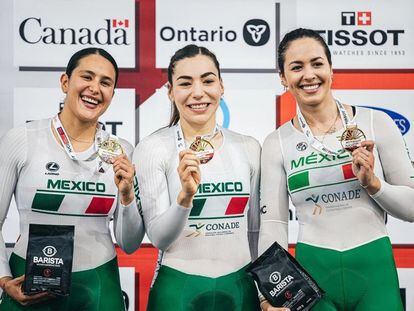 Las ciclistas mexicanas: Jessica Salazar, Daniela Gaxiola y Yuli Verdugo, durante la Copa de Naciones de Ciclismo, en Milton, Canadá.