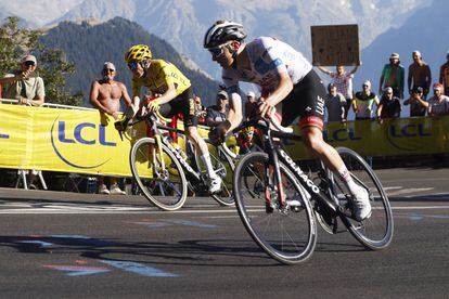 Maniobras en los aeródromos, batallas en los cielos en el Tour de Francia |  Deportes | EL PAÍS