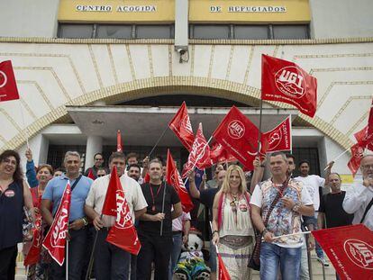 Concentraci&oacute;n de vigilantes de seguridad esta ma&ntilde;ana en Sevilla contra la precariedad.