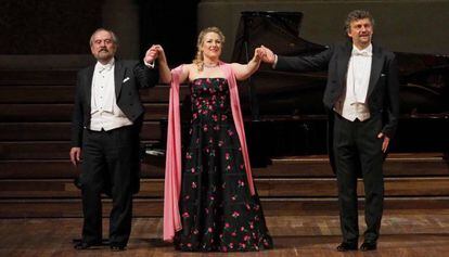 Jonas Kaufmann (a la derecha), Diana Damrau y el pianista Helmut Deutsch en el Palau de la Música.