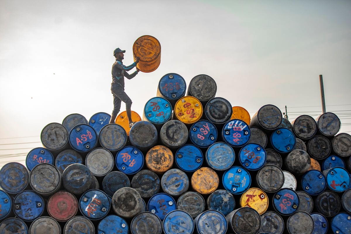 Hasta la última gota de petróleo: así exprimen los países productores su gallina de los huevos de oro | Negocios
