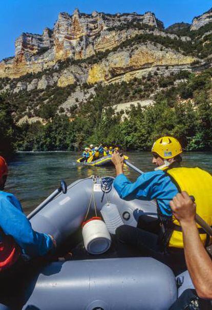 Rafting en el río Ebro, en la provincia de Burgos.