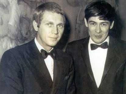 El pintor Gerard Henderson, a la derecha, con Steve McQueen en Nueva York en 1968.