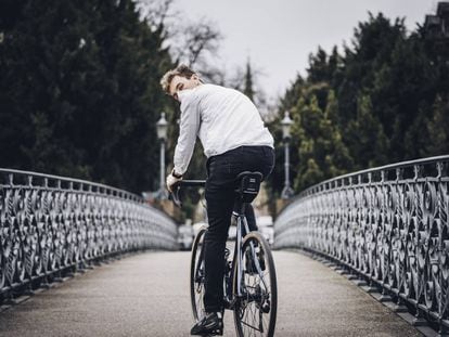 Salir del confinamiento con mascarilla y bicicleta: cómo evitar accidentes y contagios