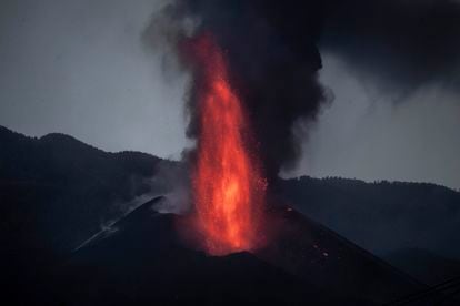 Lava ejection from the La Palma volcano.