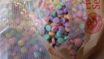 Algunas de las pastillas de fentanilo arcoíris decomisadas por las autoridades estadounidenses en Nogales, Estado de Arizona, el pasado 18 de agosto.