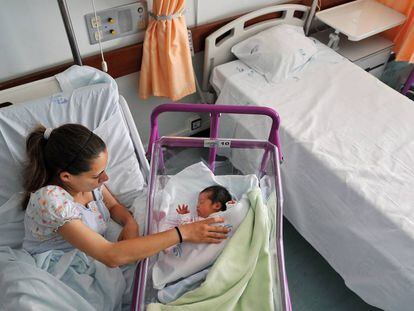 Joana Dias, de 19 años, en un hospital de Castelo Branco (Portugal), en 2013. 