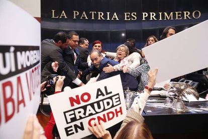 La trifulca en el Senado mexicano.
