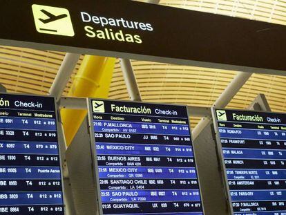 Paneles en la terminal T4 del Aeropuerto Adolfo Suárez Madrid-Barajas.