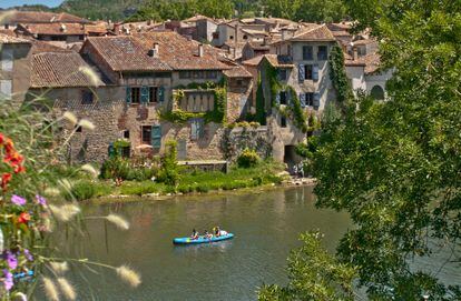 Pueblo medieval de Saint Antonin-Noble-Val, a orillas del río Aveyron.