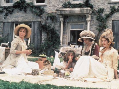 Uma jovem Kate Winslet (à direita) no filme 'Razão e sensibilidade', rodado em 1995. A atriz compartilhou cenas com Emma Thomson e foi dirigida por Ang Lee. Winslet interpretou a Marianne Dashwood no filme baseado na novela homônima de Jane Austen e foi nominada, pela primeira vez, ao Oscar como melhor atriz coadjuvante.