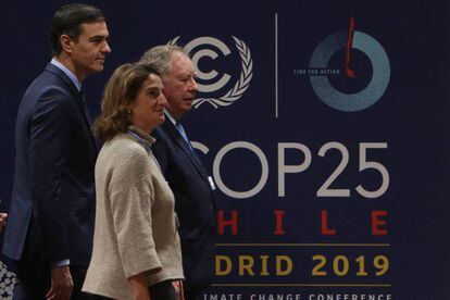 El presidente del Gobierno en funciones, Pedro Sánchez, acompañado de la ministra de Transición Ecológica en funciones, Teresa Ribera, visita las instalaciones que acogerán la próxima Cumbre del Clima COP25, en Madrid
 