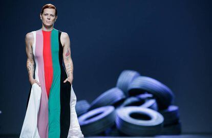 Bimba Bosé, en un desfile de David Delfín en septiembre de 2015 en la Mercedes-Benz Fashion Week Madrid.