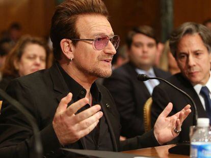 Bono compareciendo ante el Senado de EE UU.