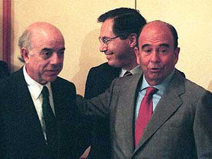 Francisco González (izquierda) y Emilio Botín, durante un encuentro celebrado en octubre de 1999.