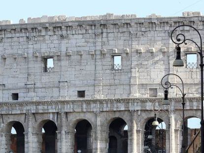 Vista del Coliseo de Roma tras la finaliación de la primera fase de restauración.