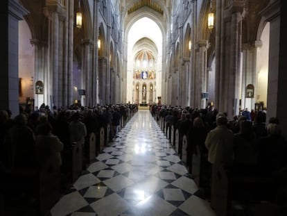 La Catedral de La Almudena de Madrid, ayer durante la misa en honor de la patrona. / Carlos Rosillo. 