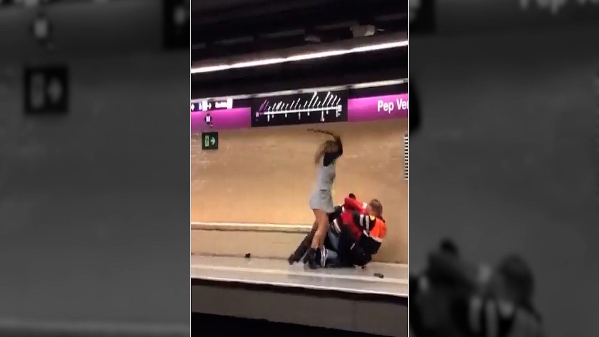 En libertad la mujer que golpeó a un vigilante de metro de Badalona con su propia porra.