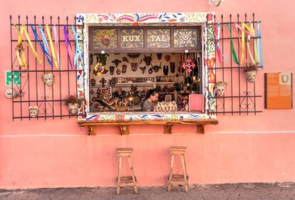 Exterior de la galería Kuxtal México, en Valladolid.