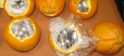 Naranjas intervenidas en Algeciras con bellotas de hach&iacute;s en su interior.