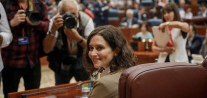 La presidenta de la Comunidad de Madrid, Isabel Díaz Ayuso, durante una sesión plenaria en la Asamblea de Madrid.
 