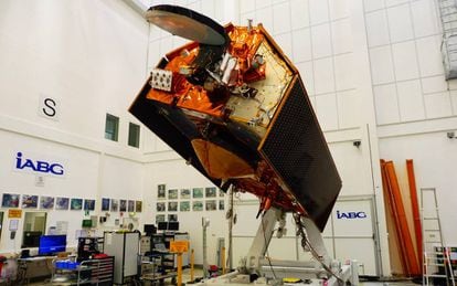 El satélite 'Sentinel 6', en la sala limpia de IABG en Ottobrunn, cerca de Múnich (Alemania).