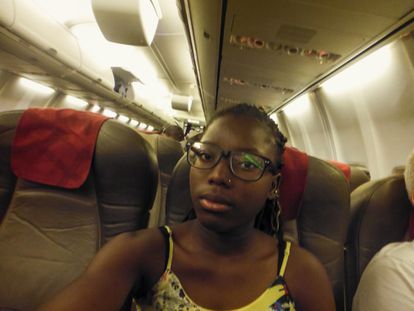 Un selfie de Takadi durante el vuelo de Casablanca a Bamako