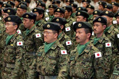 Soldados japoneses durante una ceremonia militar el pasado mes de junio en Tokio.