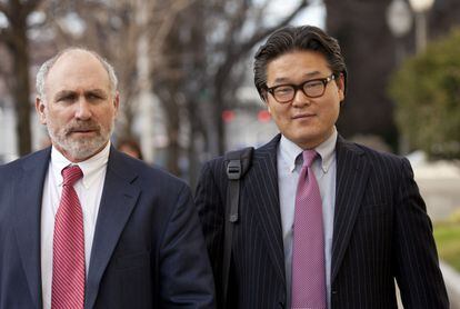 Bill Hwang (derecha), administrador de Archegos Capital, en 2012.