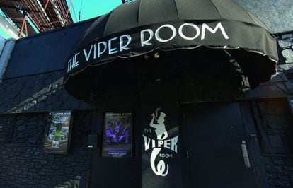 Tom Waits le dio la idea de comprar un bar. Lo llamó Viper Room. El local, punto de encuentro de rockeros y actores de moda, fue tan exitoso como controvertido: allí murió River Phoenix en 1995 por consumo de GHB, Jason Donovan sufrió una sobredosis en él y Anthony Vivien Fox, socio financiero, desapareció sin dejar rastro en 2001. Depp lo traspasó en 2004.