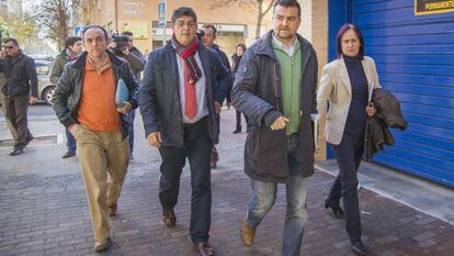 De izquierda a derecha, Rafael Rodríguez, Diego Valderas, Antonio Maíllo y la diputada de IU Rosalía Martín en Sevilla.