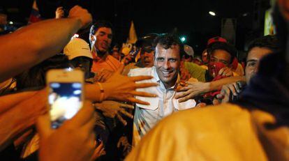 Capriles en un acto con seguidores en Caracas el pasado 14 de abril.