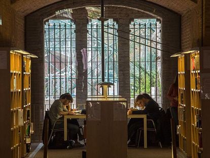 Una biblioteca de la Universidad Pompeu Fabra, esta ma&ntilde;ana.