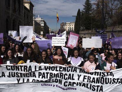 Universitarias durante el 8 de marzo de 2019 en Granada.