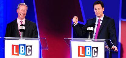 Los políticos británicos Nick Clegg (der) y Nigel Farage durante el debate de este miércoles.