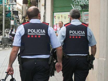 Una policía española