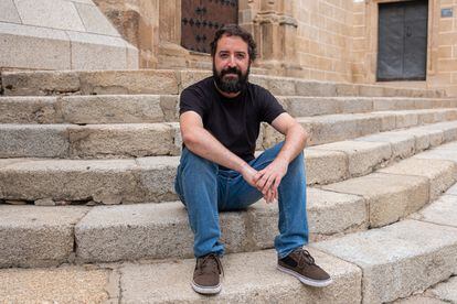 Borja González, ganador del Premio Nacional de Cómic 2023, retratado ayer lunes en Badajoz. 