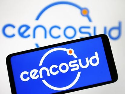 El logo de Cencosud en una fotografía ilustrativa.