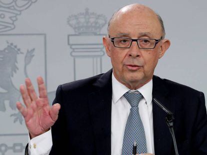 El ministro de Hacienda Cristóbal Montoro, durante la rueda de prensa posterior al Consejo de Ministros del 27 de marzo.